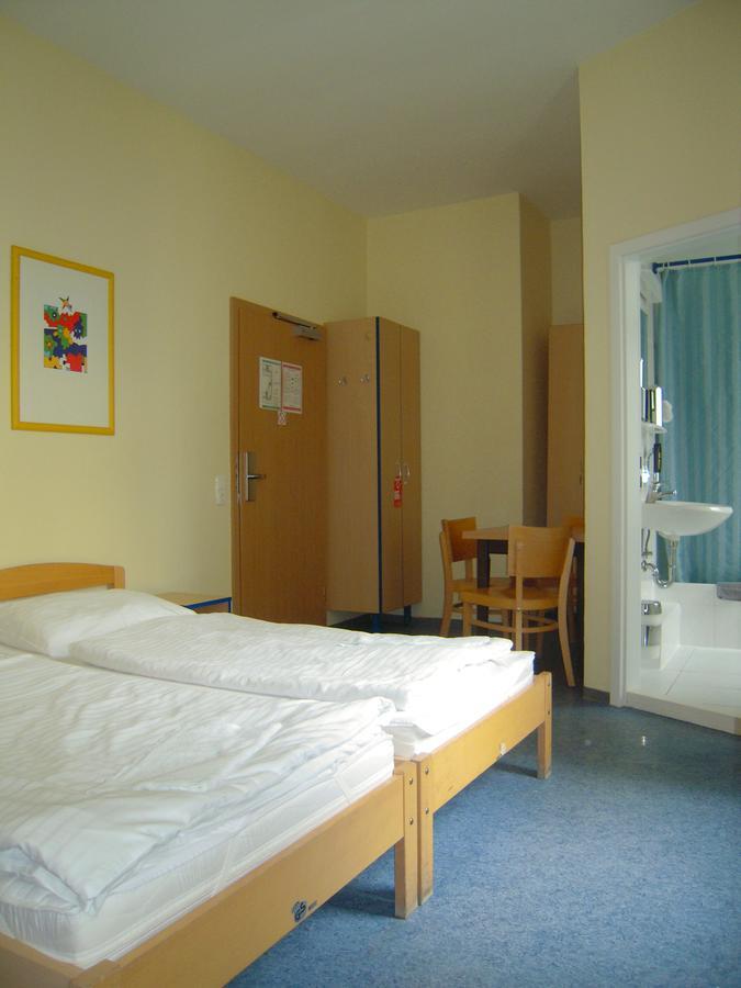 Happy Go Lucky + Schoneberg Hotell