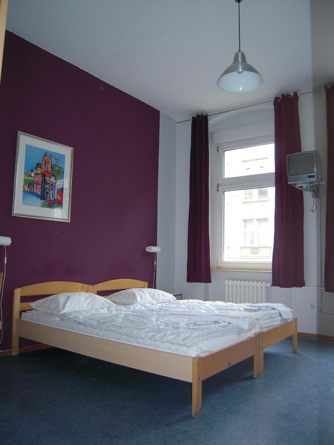 Hotell Happy Go Lucky + Schoneberg Berlin