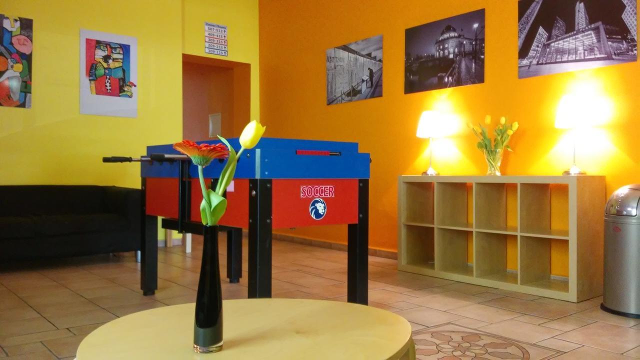 Happy Go Lucky + Schoneberg Hotell