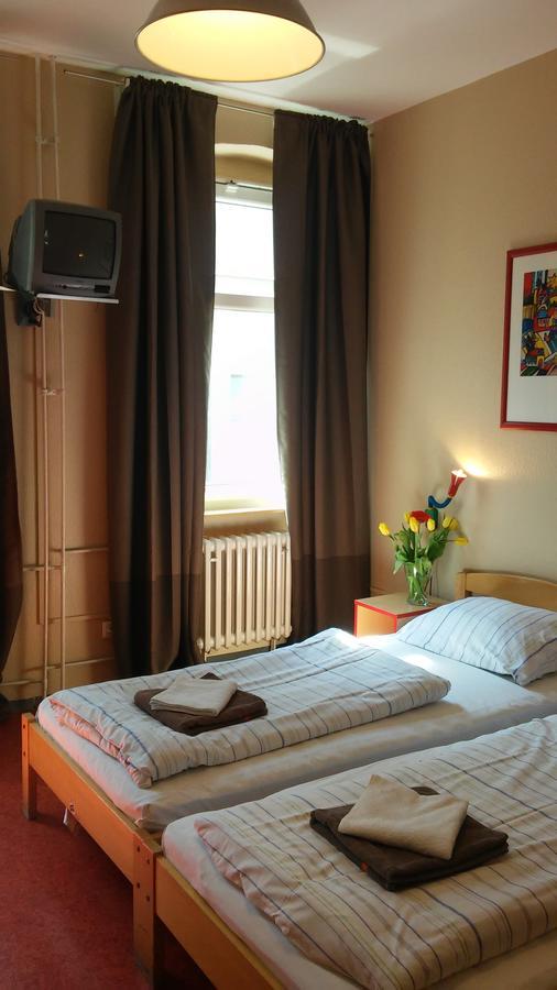 Hotell Happy Go Lucky + Schoneberg Berlin