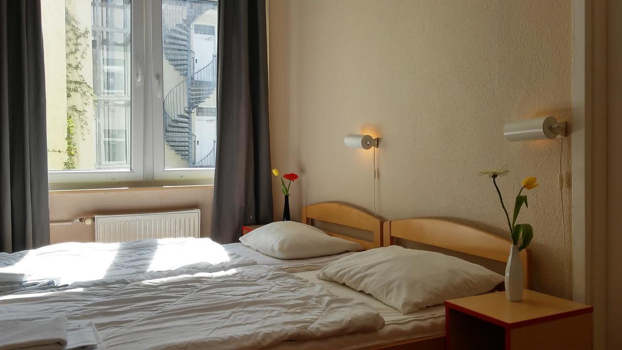 Happy Go Lucky + Schoneberg Hotell Berlin