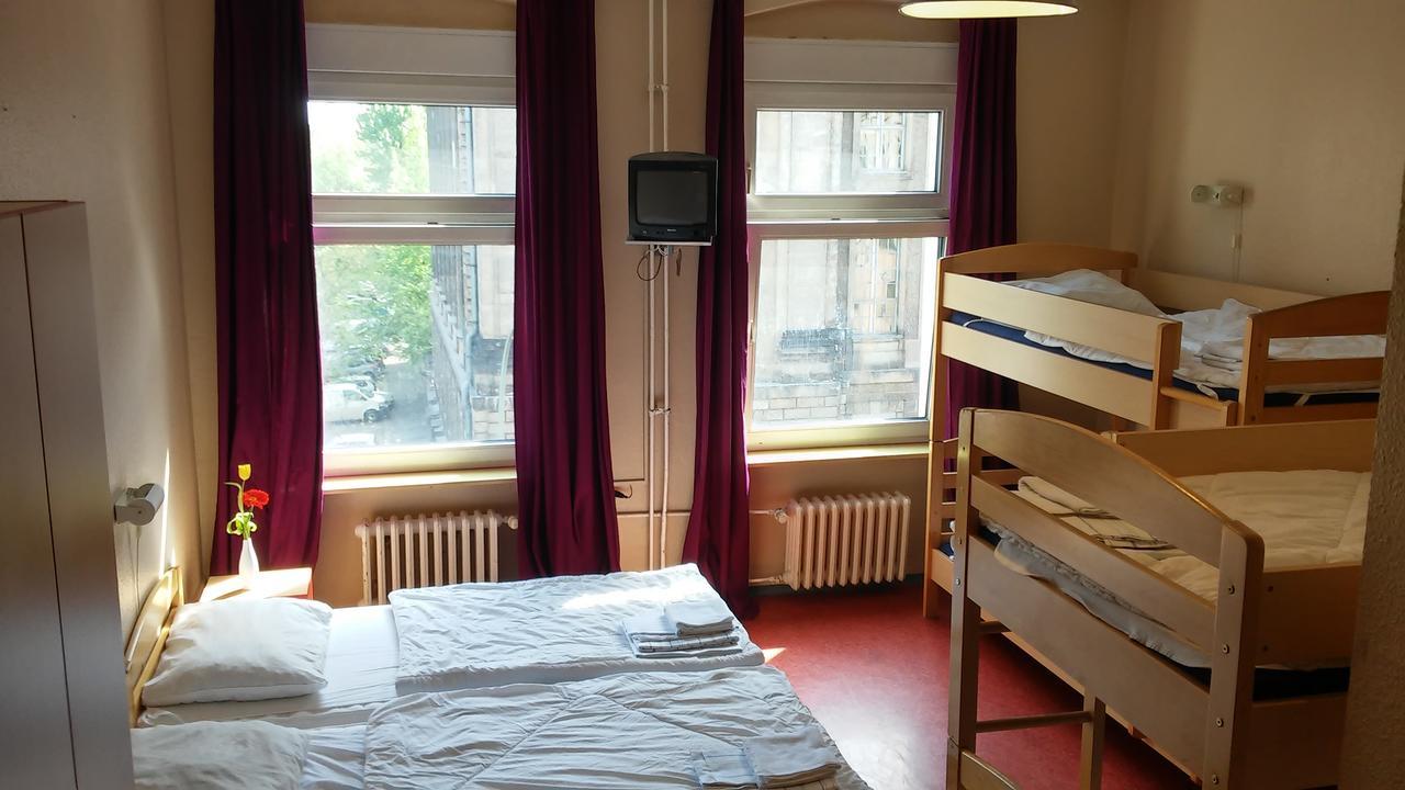 Hotell Happy Go Lucky + Schoneberg 2*