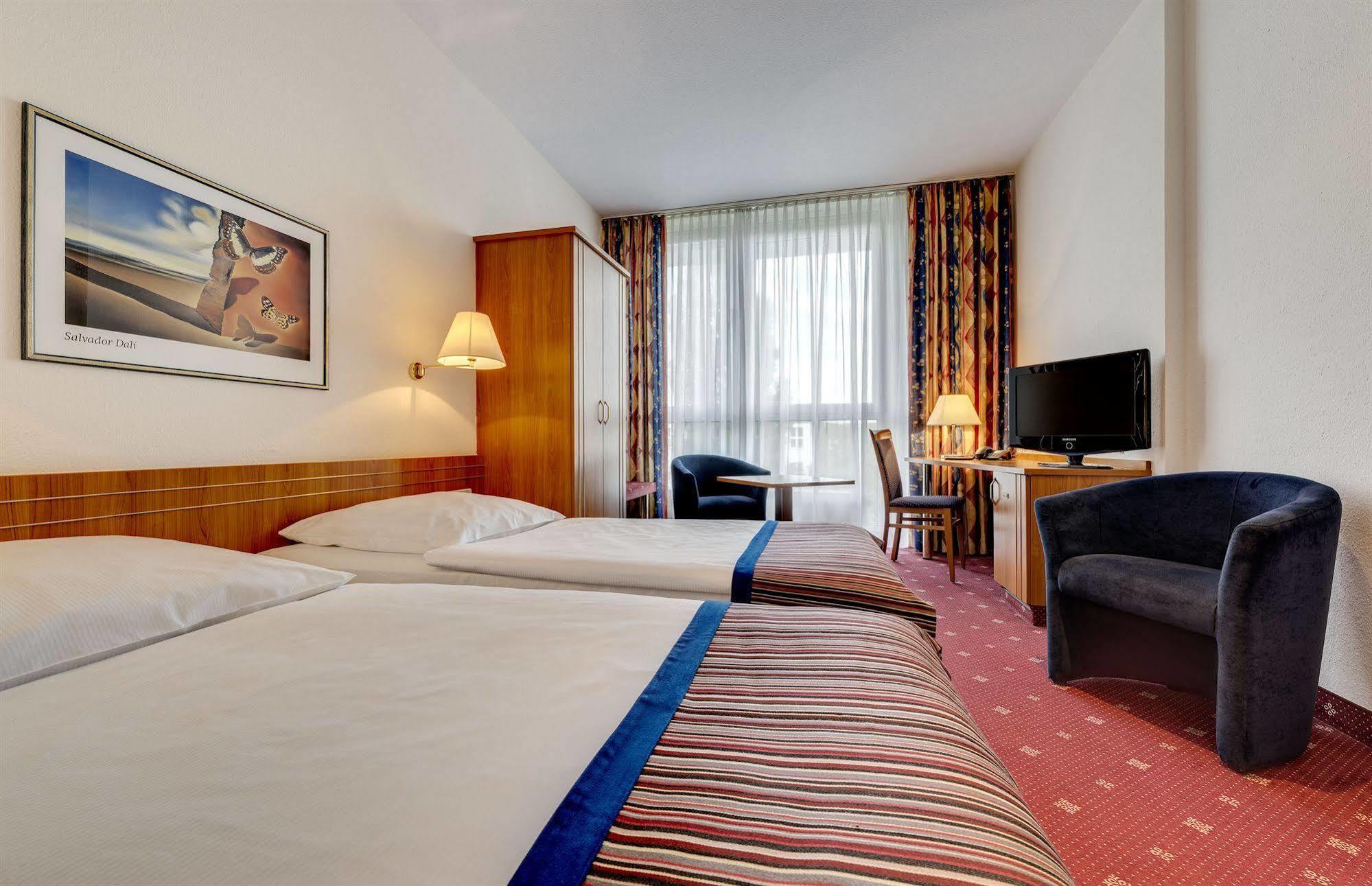Centro West Hotell 4*