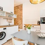 Stylish New Cube Loft II By Berlin-Wall-Apartments