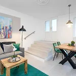 The Lachmann Vh, 2Br One Living Room Up To 7 People