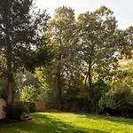 Charming Garden Apartment