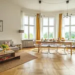 Kaiser 04 By Rockchair Apartments L Superhost Status L 3 Bedrooms Boxspringbeds 2 Bathrooms L Cozy Family & Business Flair 155 Sqm 3 Balcony 4Th Floor Elevator Up To 10 Guests Welcomes You!