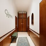 Homely Berlin - Library Style , Wooden Walls , Spacious , Friedrichshain