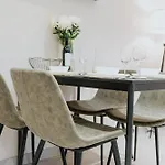 Homely Berlin - Huge Terrace, Modern, Quiet, Near Kudamm