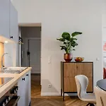 Oomph Berlin Minimalist & Mighty - 1 Bedroom Hosting Up To 6