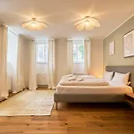 Urban Base Apartment For 9 In Berlin Mitte