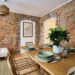 Urban Base Apartment For 9 In Berlin Mitte