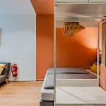 Vibrant Micro-Apartment - Cozy, Central & Self Checkin