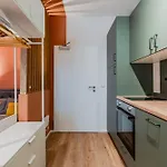 Vibrant Micro-Apartment - Cozy, Central & Self Checkin
