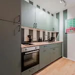 Vibrant Micro-Apartment - Cozy, Central & Self Checkin