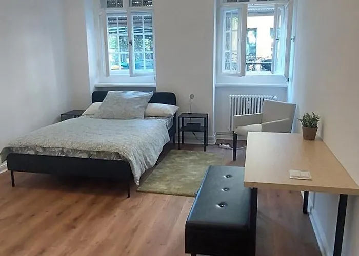 Quiet Room With Private Bathroom In A Local Home