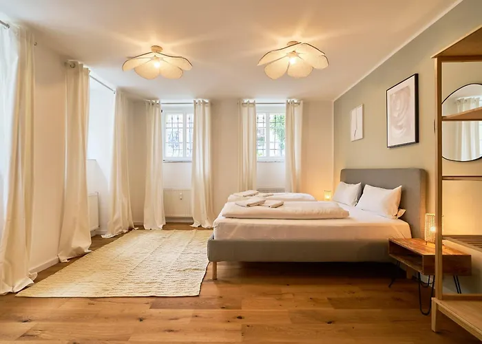 Urban Base Apartment For 9 In Berlin Mitte