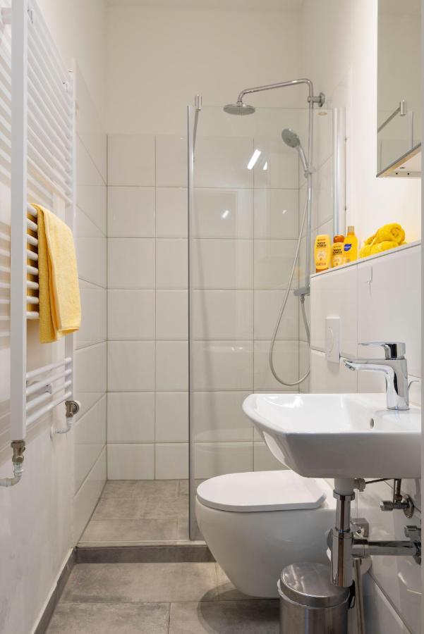 J.hl Ku'damm Style +a/c +rain-shower+u-station Apartment *
