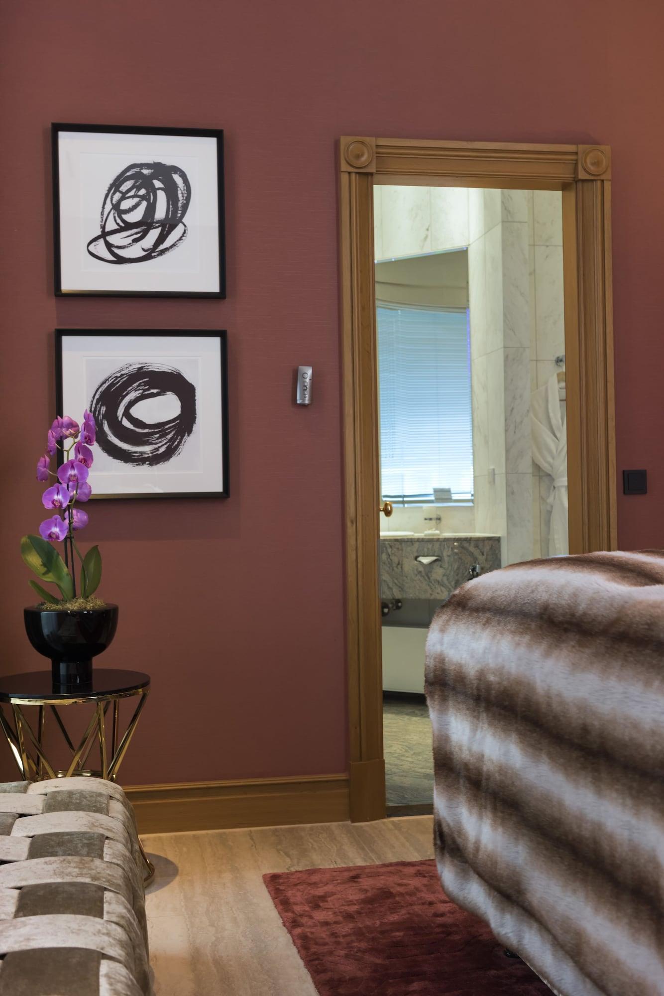 Palace Hotell 5*