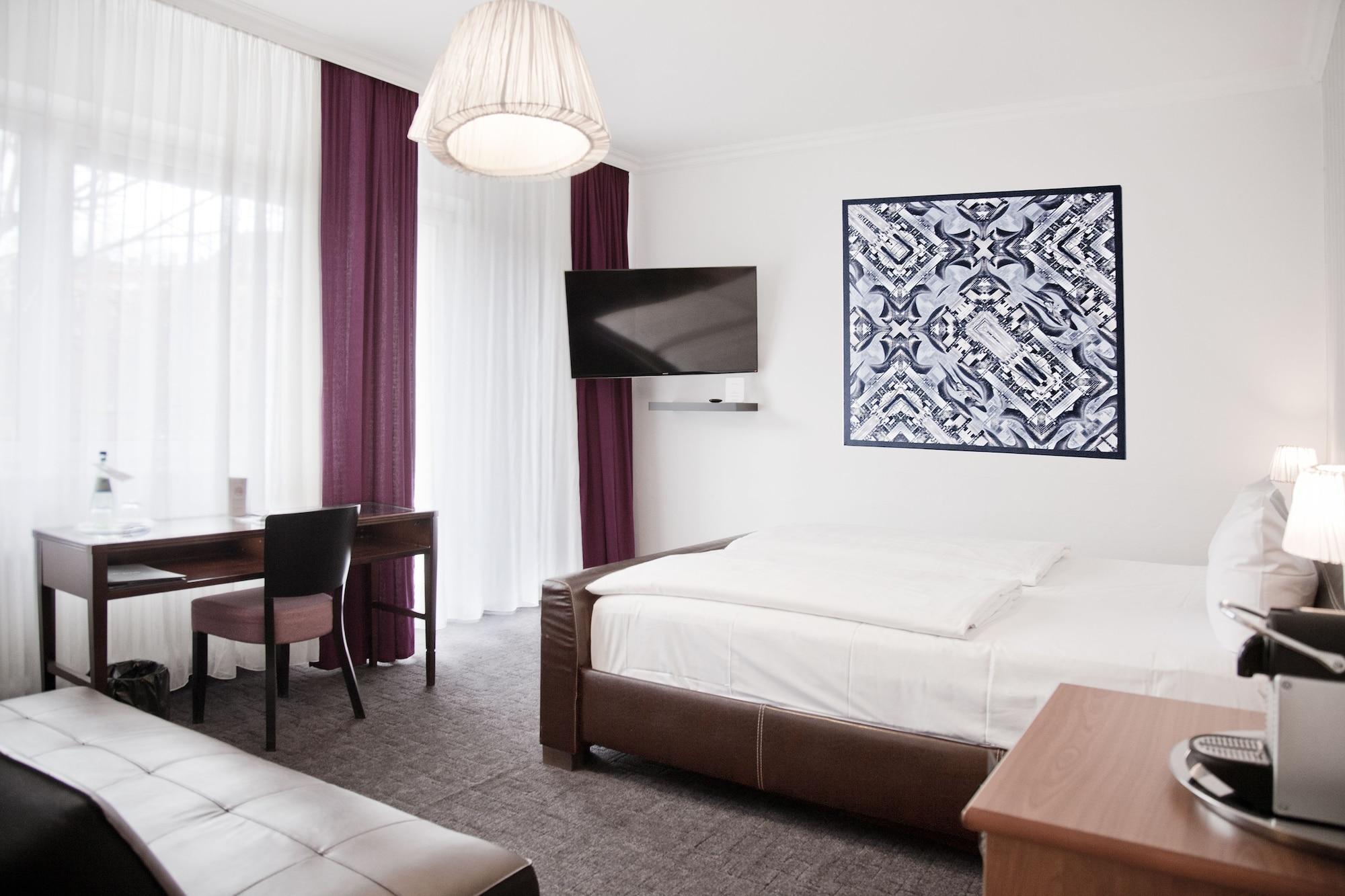 Les Nations Hotell 3*