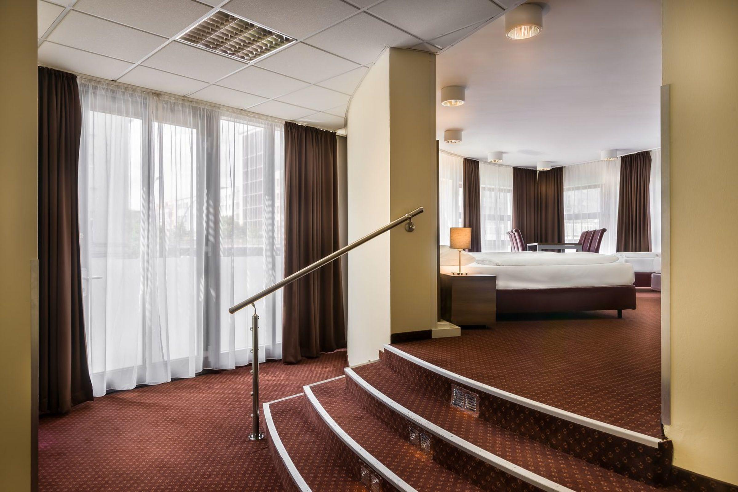 Garner - Schoeneberg By Ihg Hotel