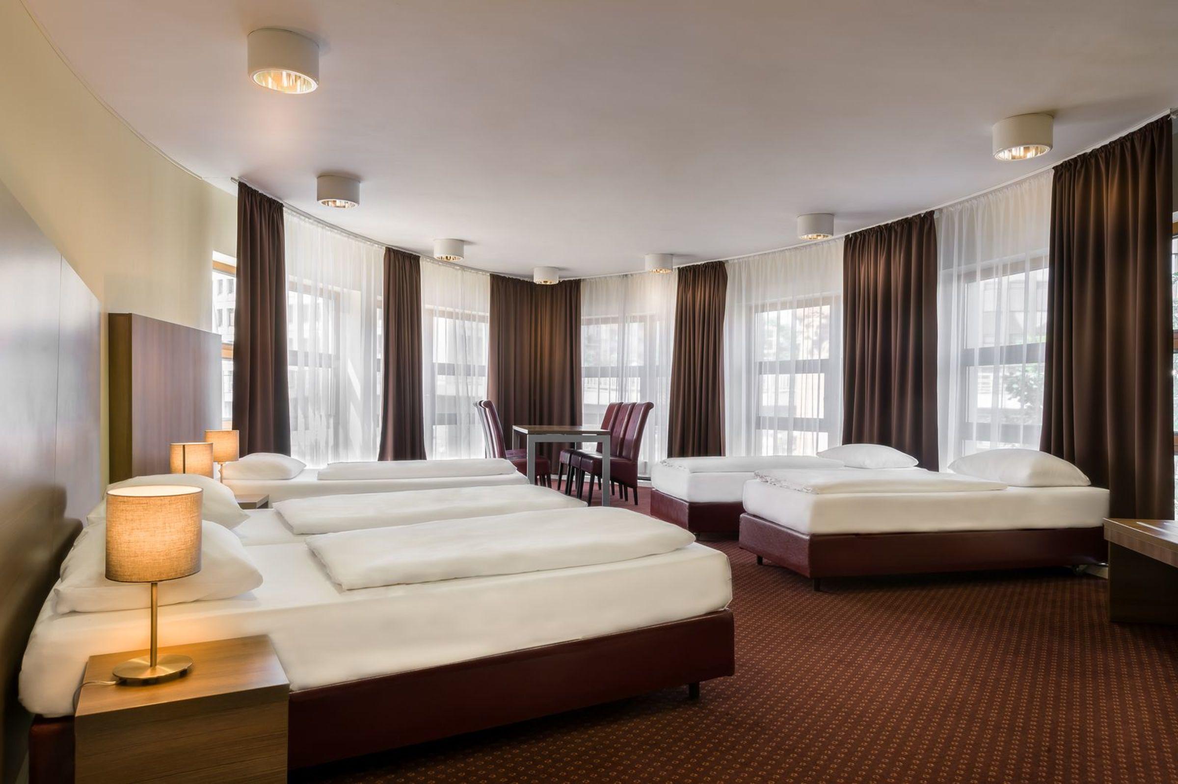 Garner - Schoeneberg By Ihg Hotel 3*