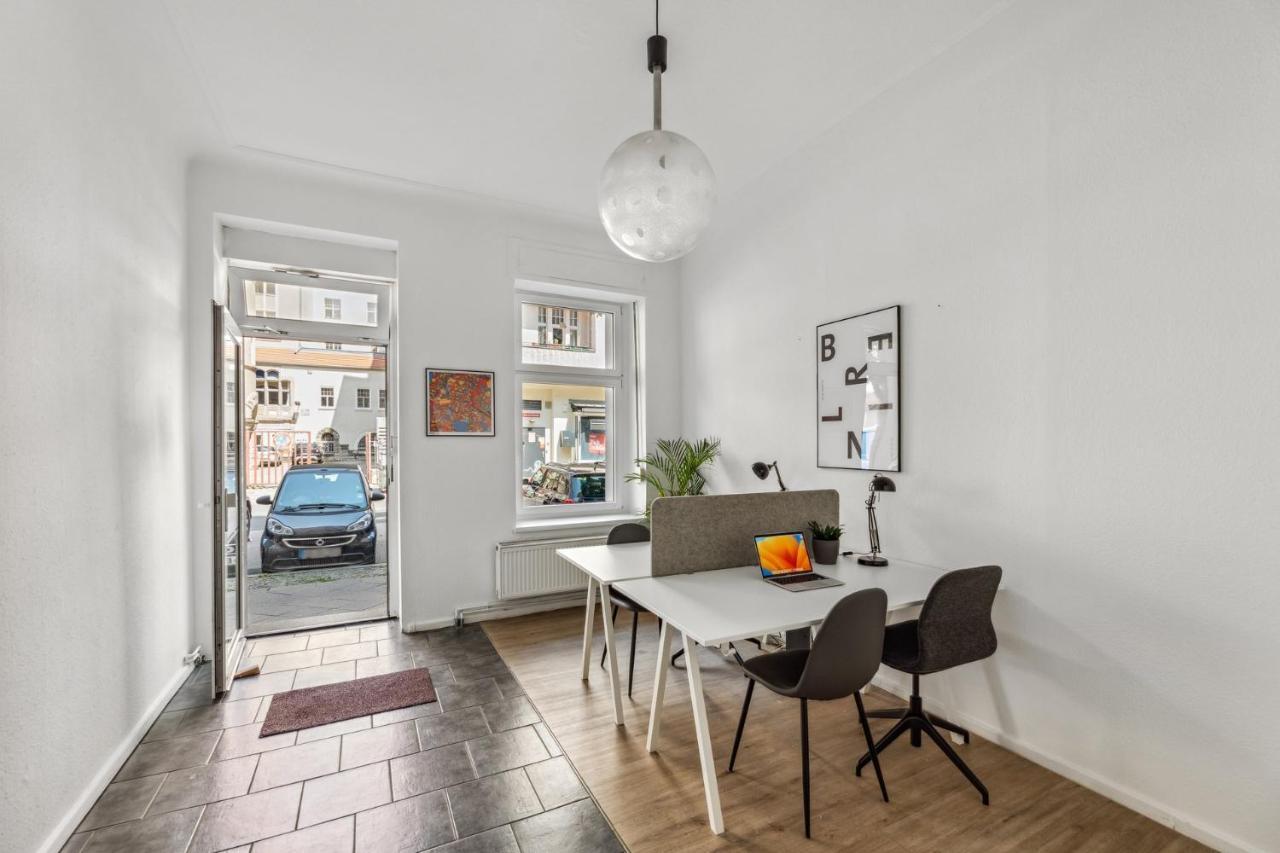 Apartment 1a *