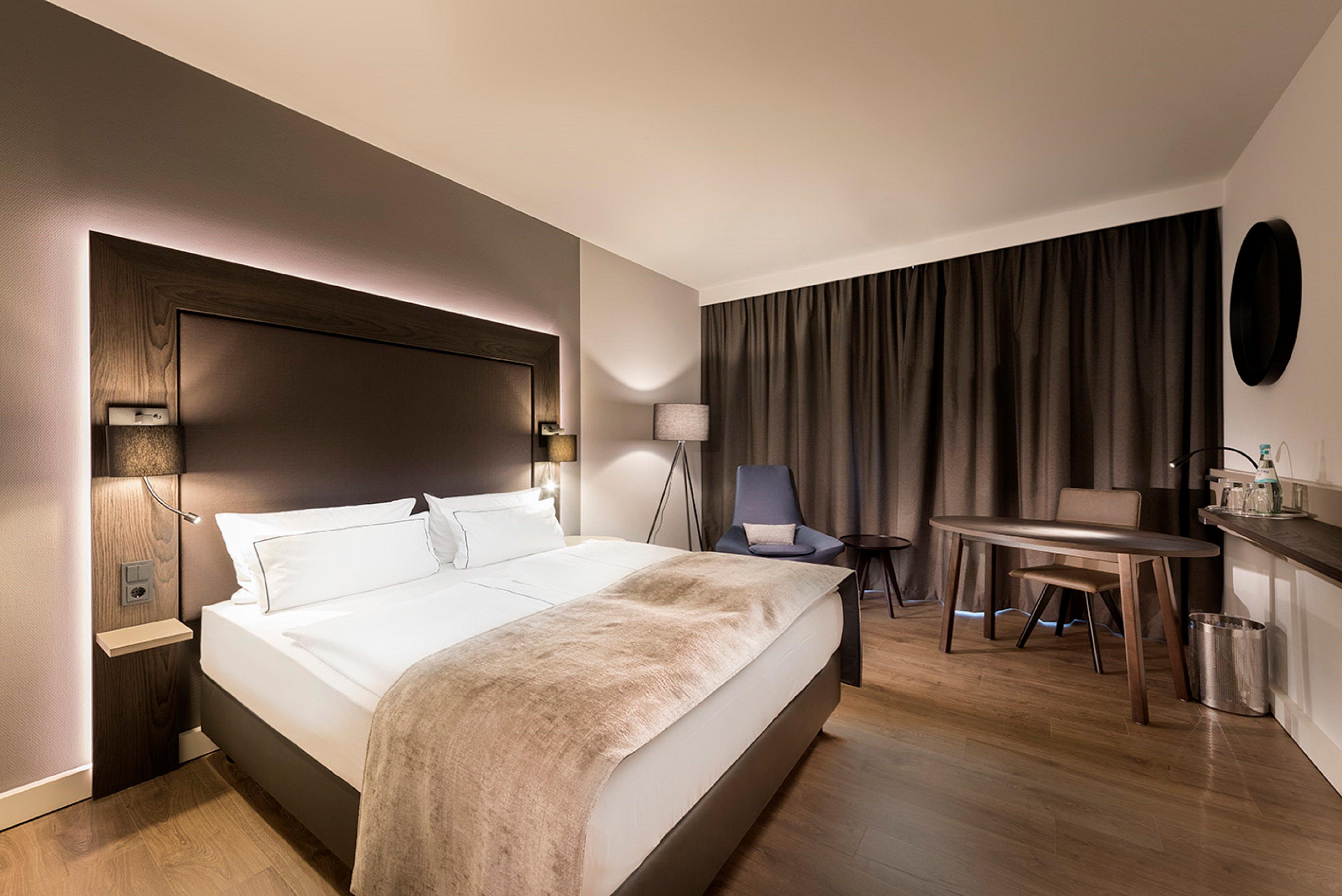 City-west By Ihg Hotell