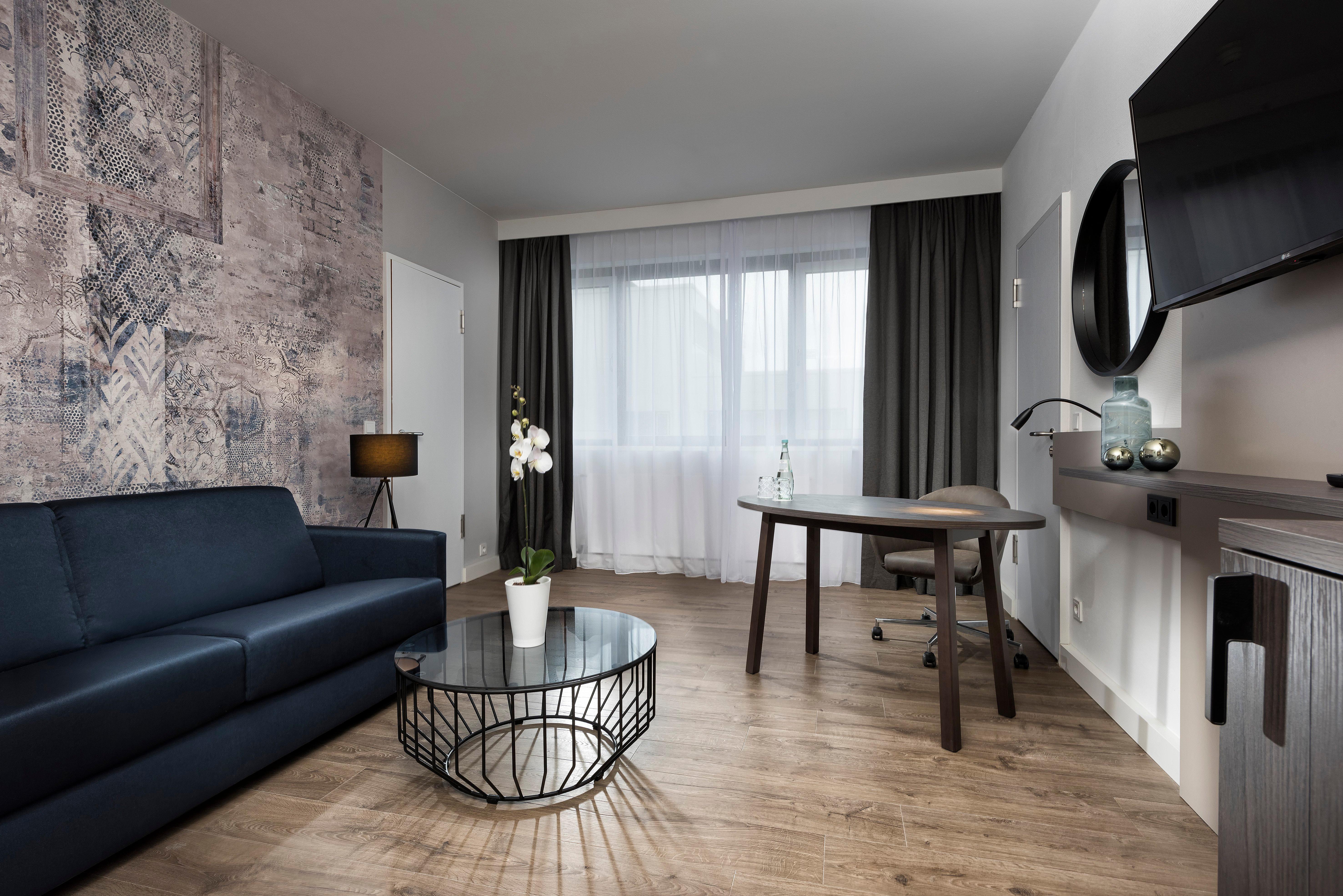 City-west By Ihg Hotell