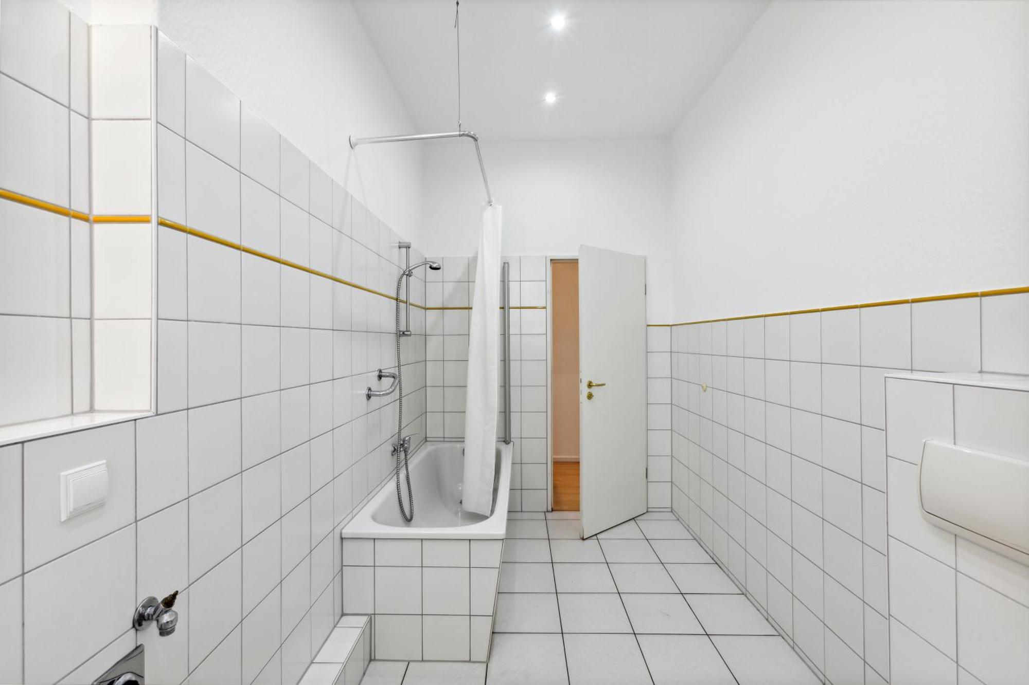 Apartment 1a *