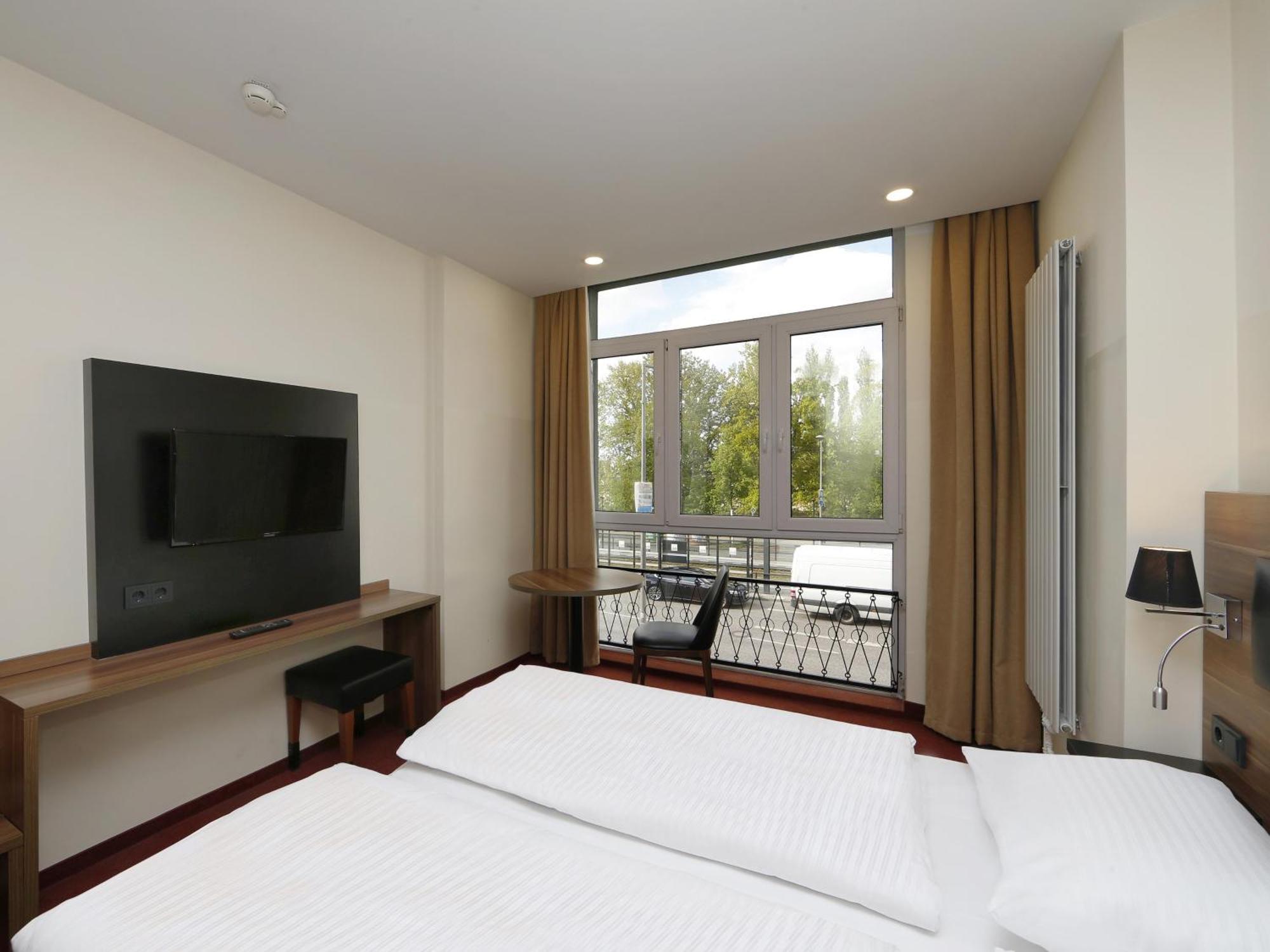 Ibb Berlin-airport 2*