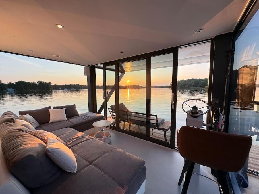 Wave-lounge, Exklusives Hausboot In Bådhotel *