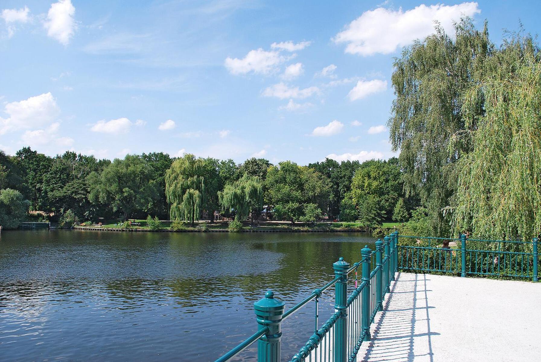 Homestay Canal-front At Maybachufer - Private In Newly Renovated 80 Sqm Two-bedroom *