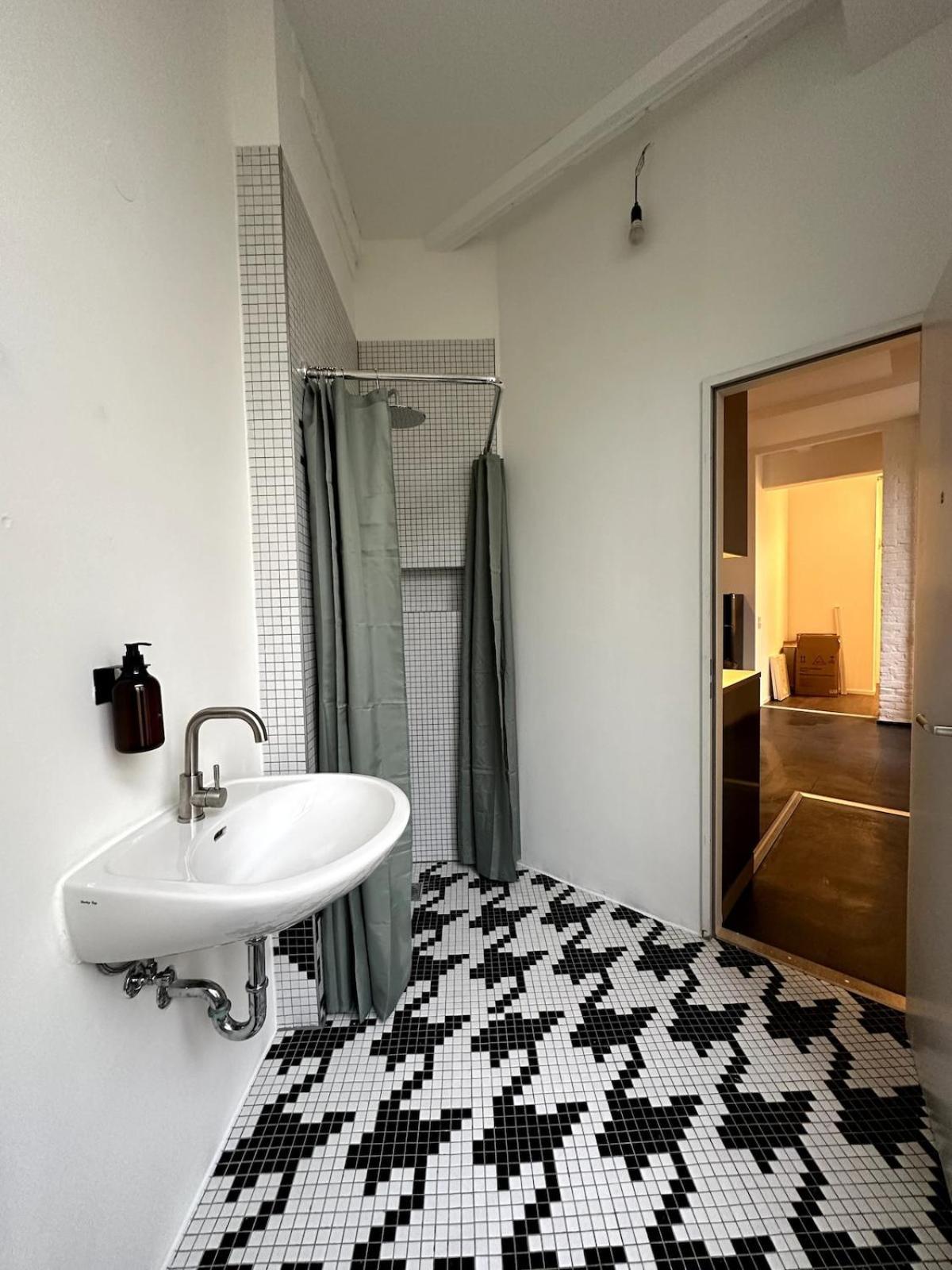 Cozy Rosy In Vibrant Area 4 Apartment