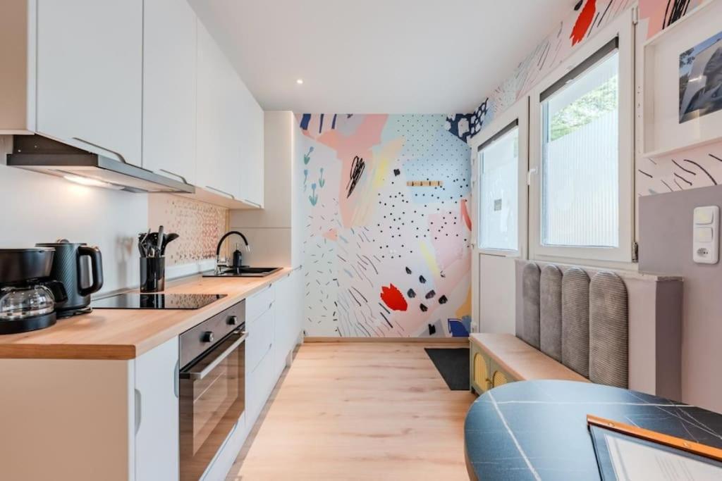 Funky Street Art In Apartment Berlin
