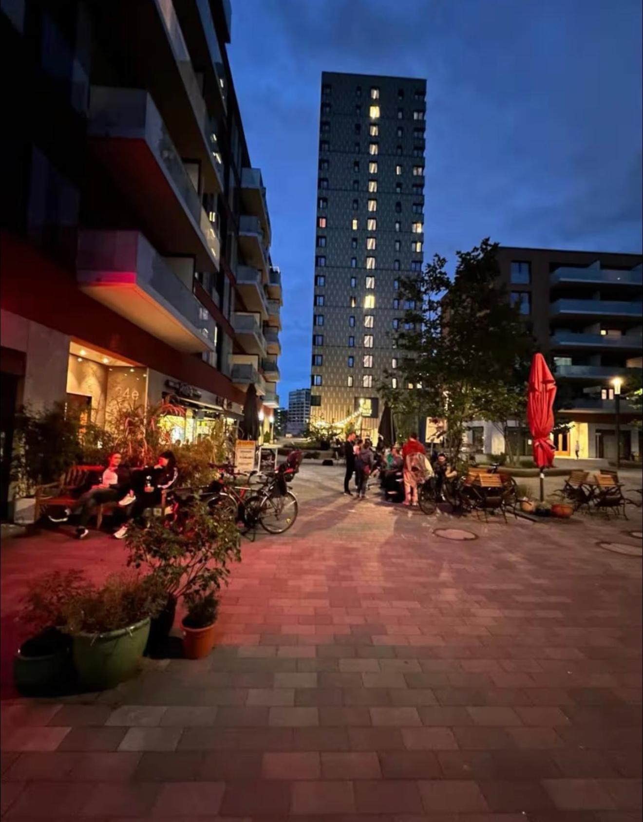 Lägenhet Modern In & Free Gym Access Berlin