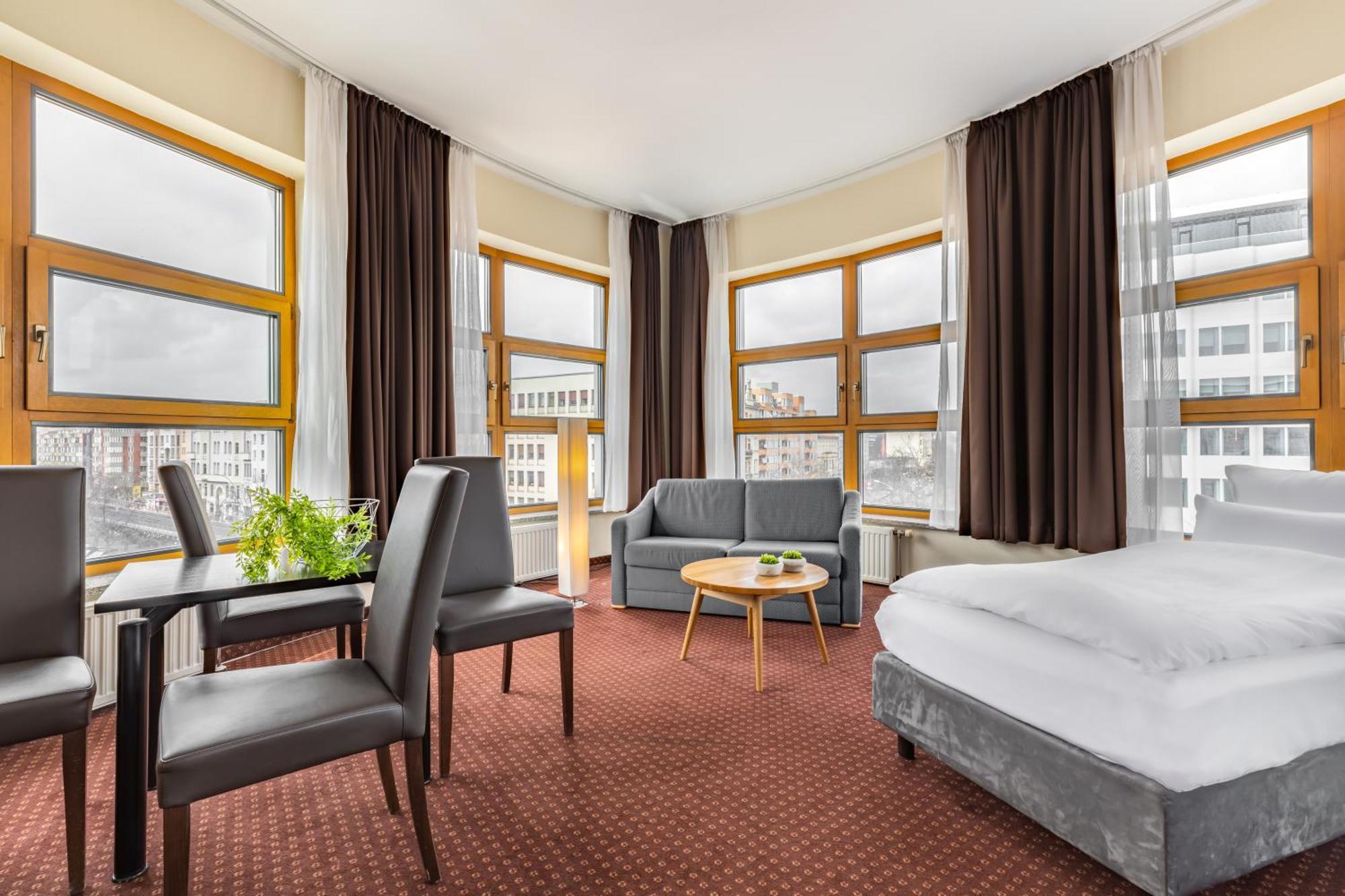 Garner - Schoeneberg By Ihg Hotel 3*