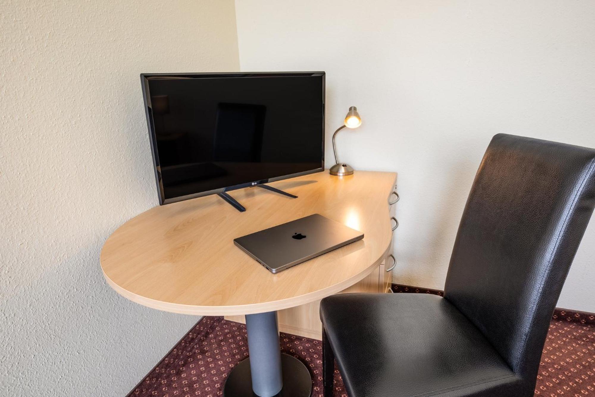 Garner - Schoeneberg By Ihg Hotel 3*