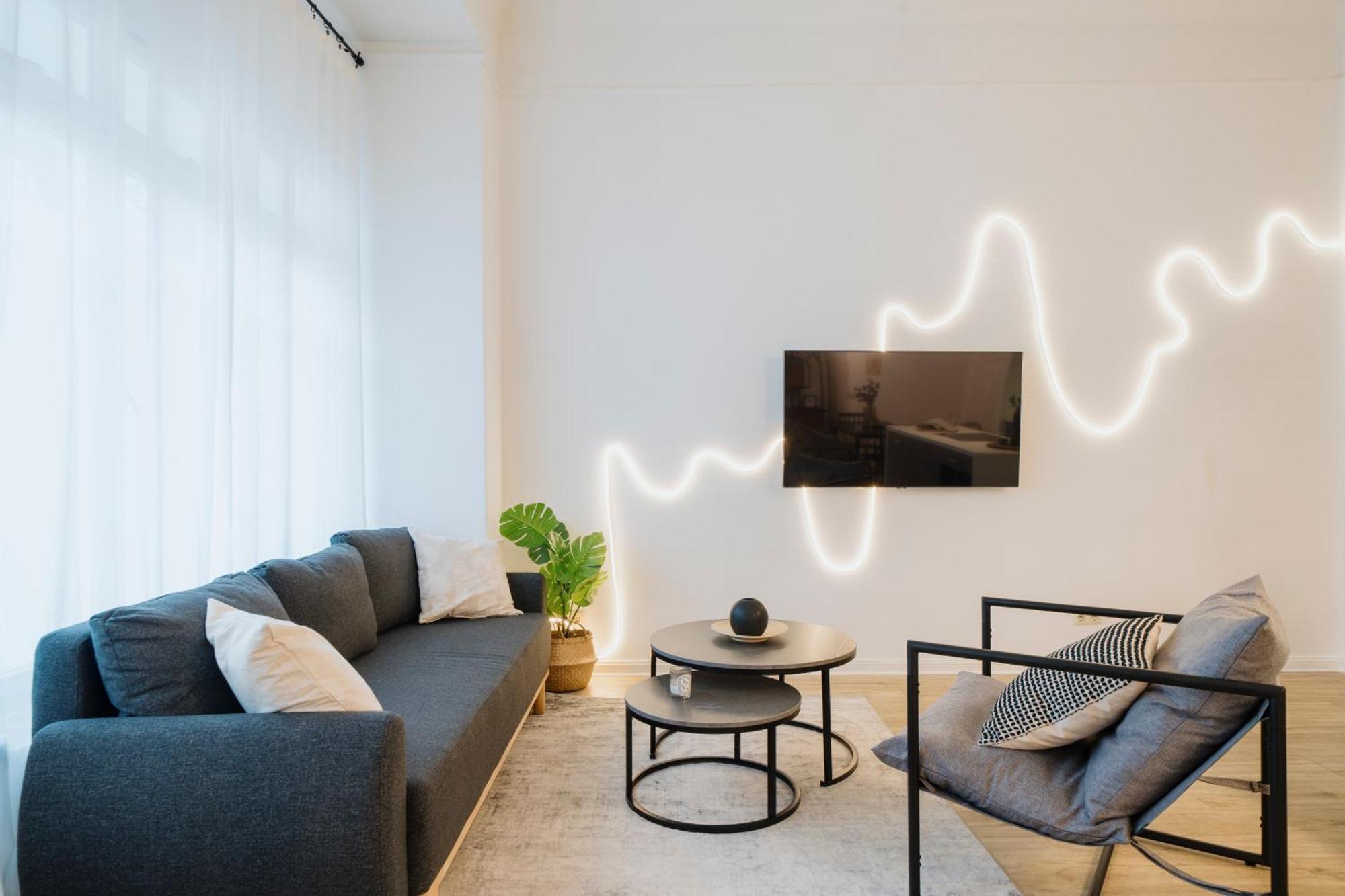 Appartement Homely - Luxurious, Spacious, Near Victory Column, River *