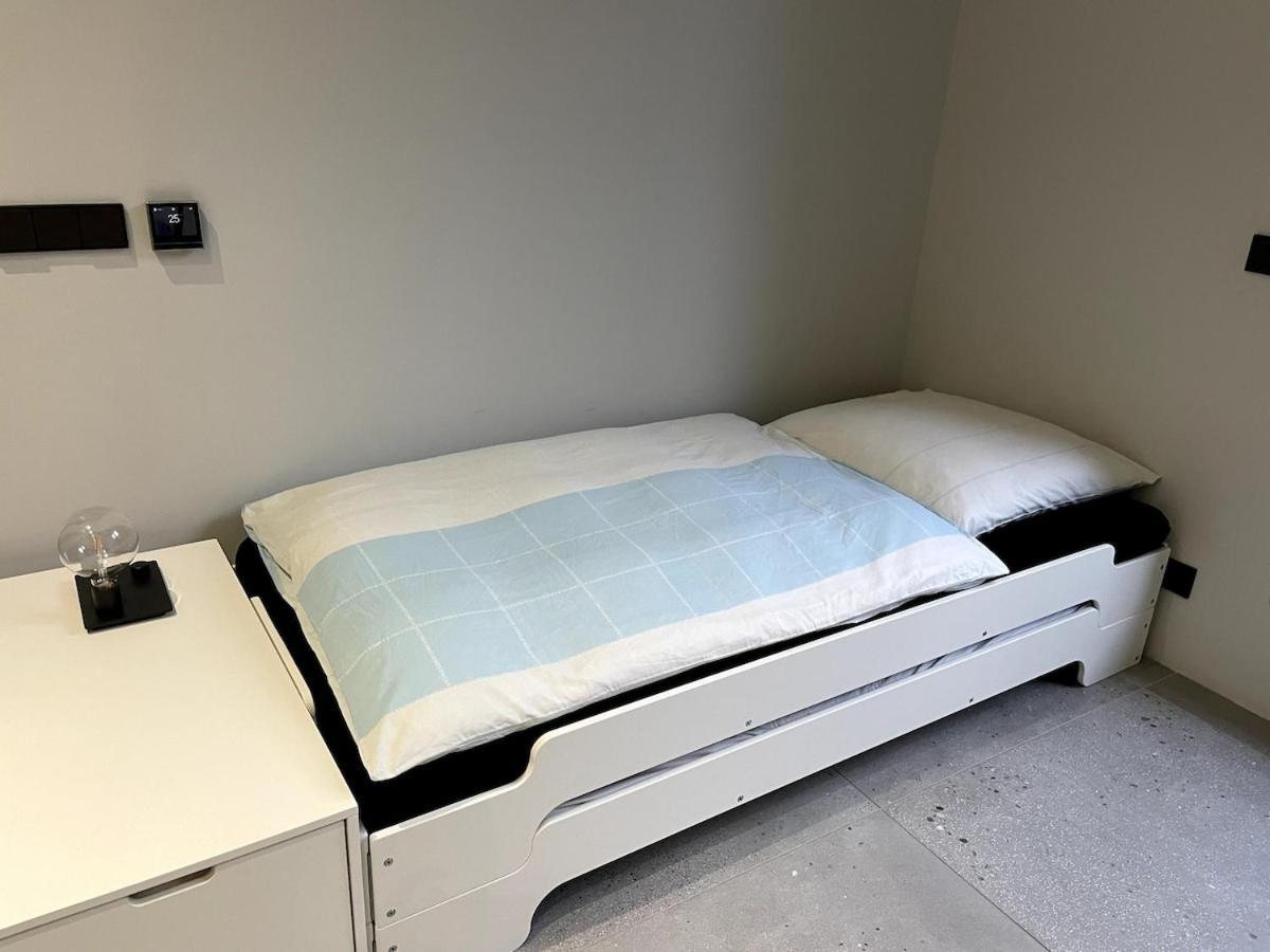 With A Bathroom And Private Entrance Door Apartment *
