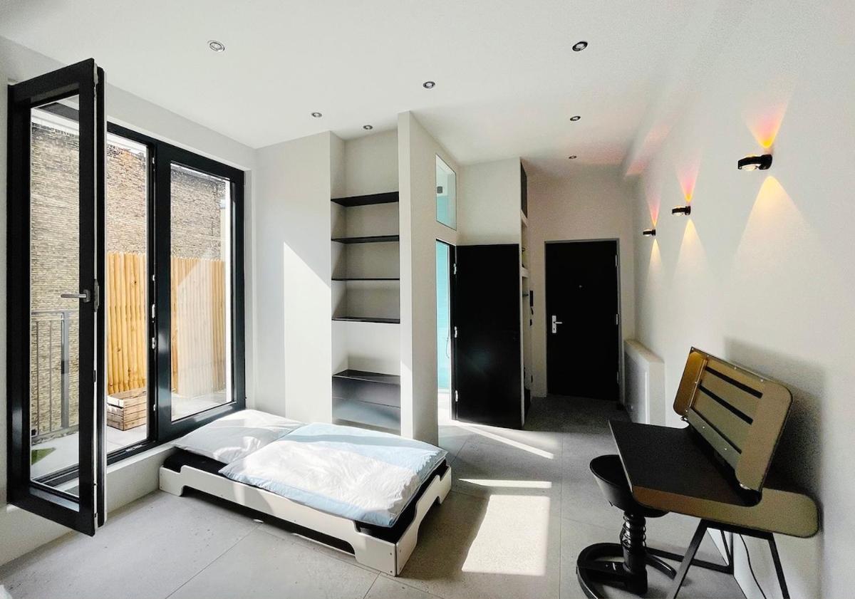 Apartment With A Bathroom And Private Entrance Door