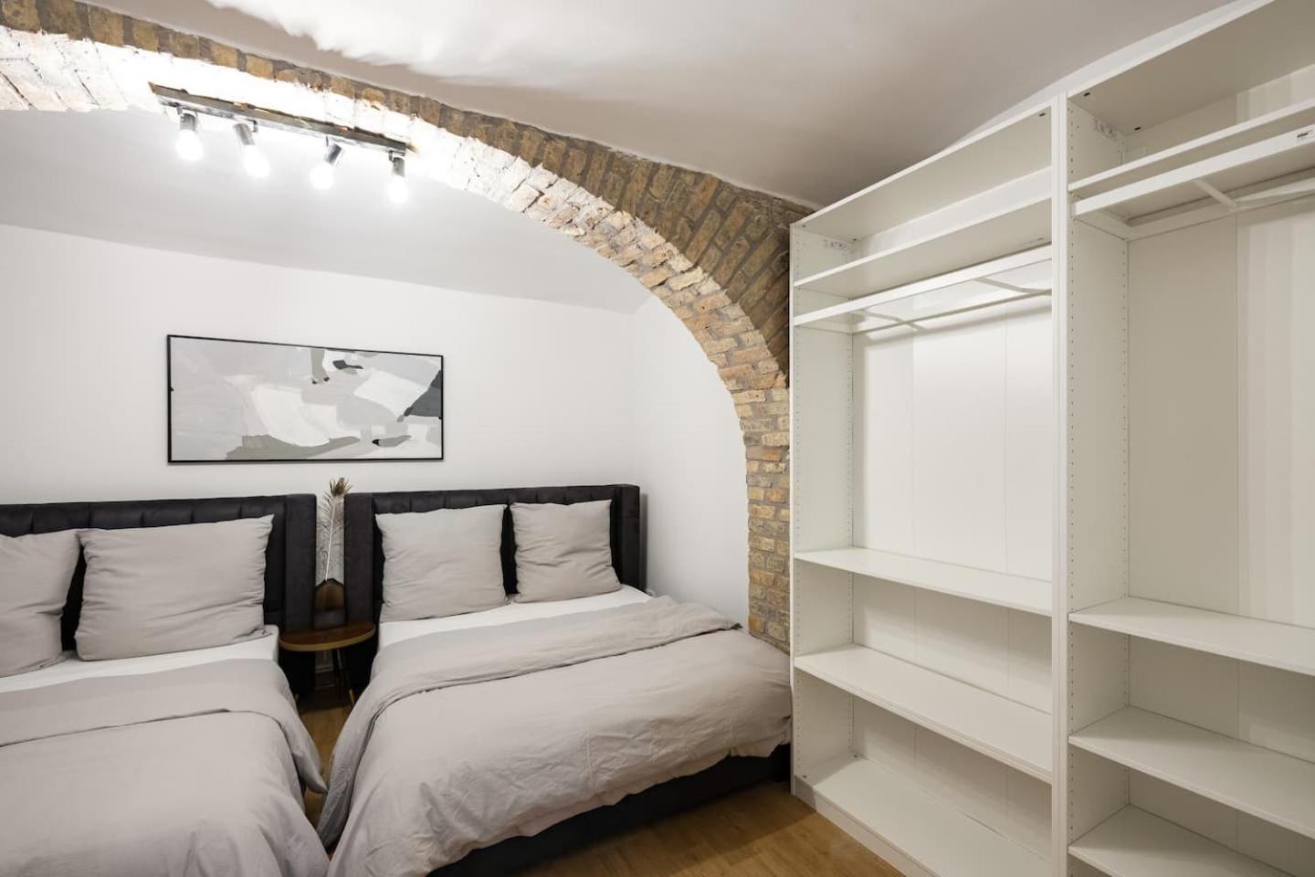 Spacious Apartments In Mitte- Feel The Citycenter Apartment