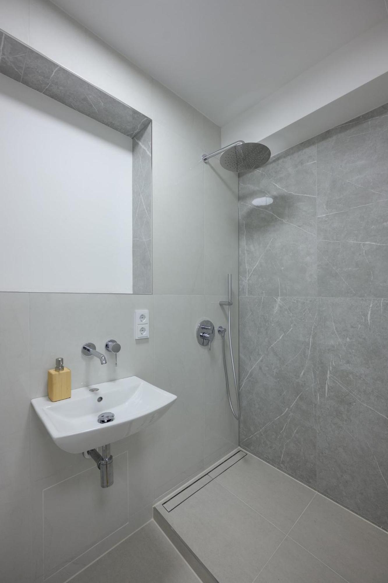 Spacious Apartments In Mitte- Feel The Citycenter Apartment