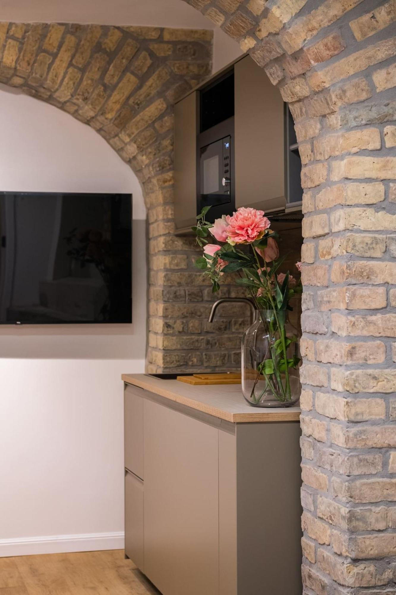 Spacious Apartments In Mitte- Feel The Citycenter Apartment