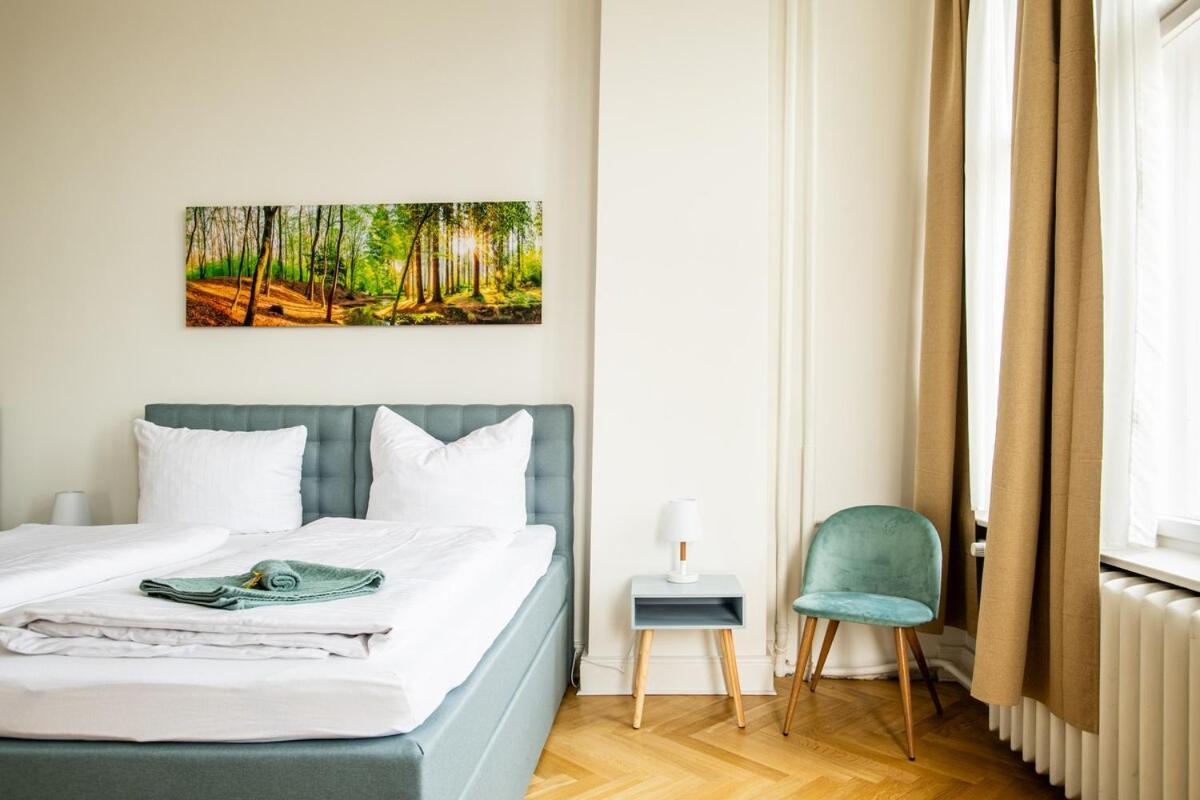 Appartement Kaiser 04 By Rockchair L Superhost Status L 3 Bedrooms Boxspringbeds 2 Bathrooms L Cozy Family & Business Flair 155 Sqm 3 Balcony 4th Floor Elevator Up To 10 Guests Welcomes You! Berlin