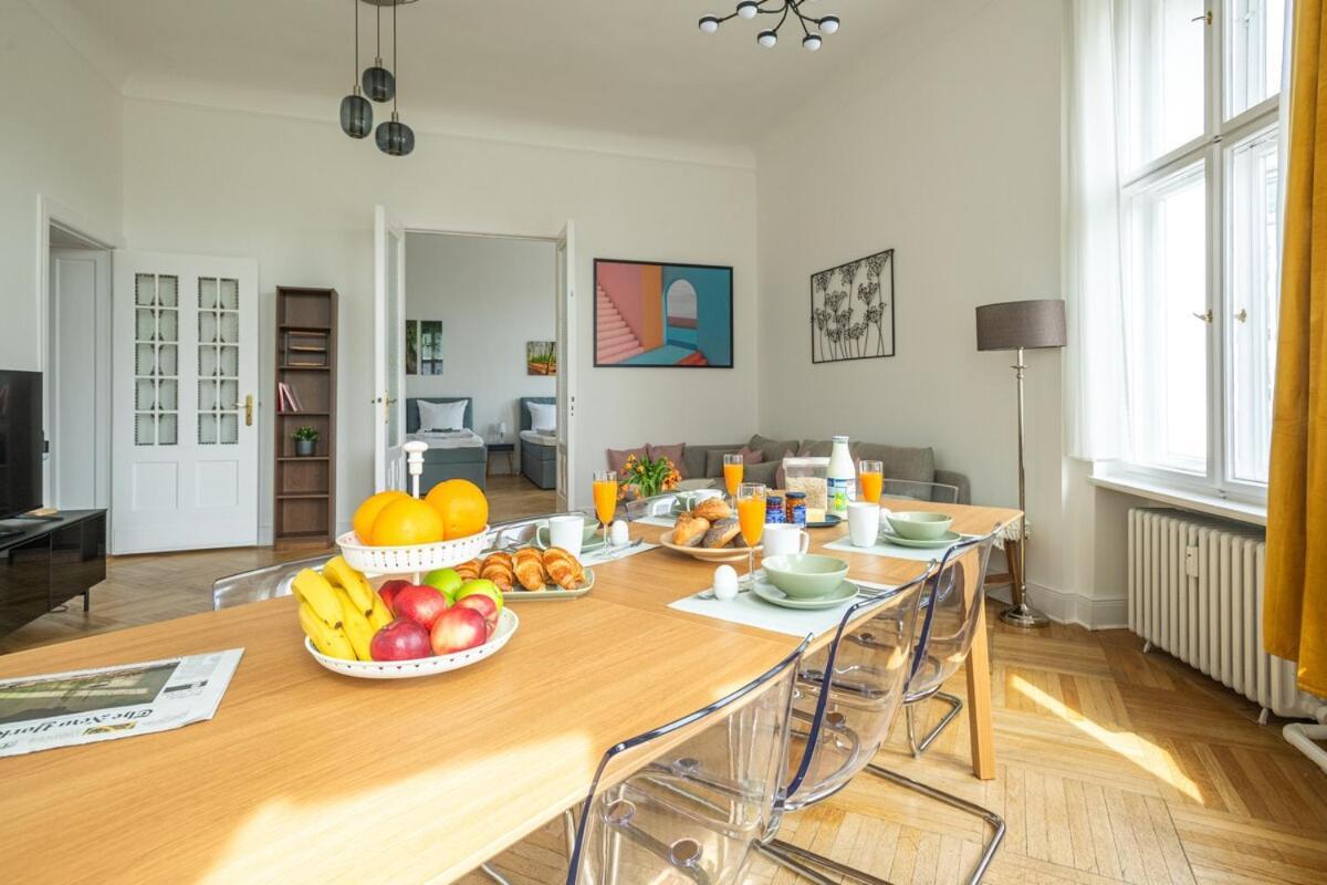 Appartement Kaiser 04 By Rockchair L Superhost Status L 3 Bedrooms Boxspringbeds 2 Bathrooms L Cozy Family & Business Flair 155 Sqm 3 Balcony 4th Floor Elevator Up To 10 Guests Welcomes You!