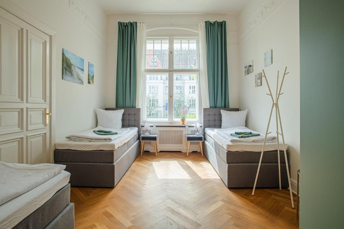 Appartement Kaiser 04 By Rockchair L Superhost Status L 3 Bedrooms Boxspringbeds 2 Bathrooms L Cozy Family & Business Flair 155 Sqm 3 Balcony 4th Floor Elevator Up To 10 Guests Welcomes You! *