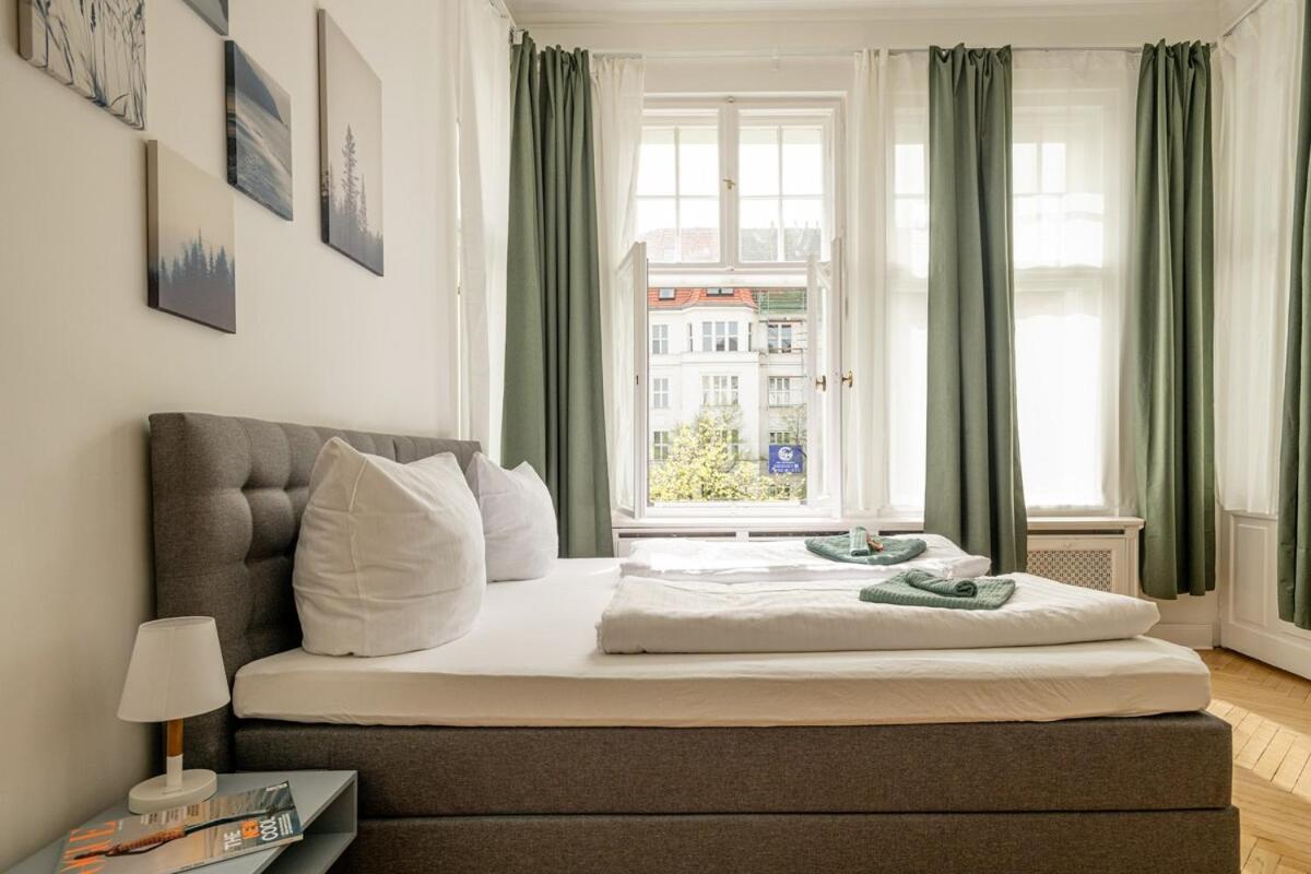 Kaiser 04 By Rockchair L Superhost Status L 3 Bedrooms Boxspringbeds 2 Bathrooms L Cozy Family & Business Flair 155 Sqm 3 Balcony 4th Floor Elevator Up To 10 Guests Welcomes You!