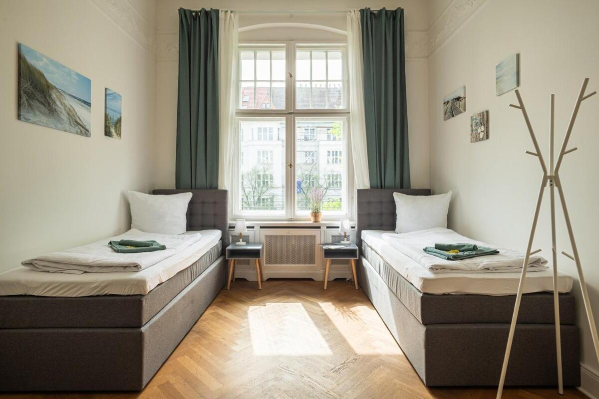 Appartement Kaiser 04 By Rockchair L Superhost Status L 3 Bedrooms Boxspringbeds 2 Bathrooms L Cozy Family & Business Flair 155 Sqm 3 Balcony 4th Floor Elevator Up To 10 Guests Welcomes You! Berlin