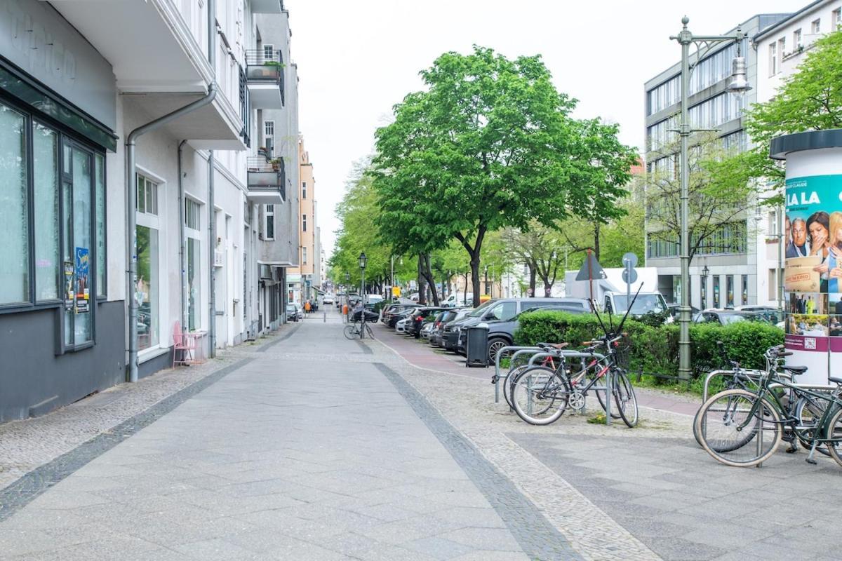Kaiser 04 By Rockchair L Superhost Status L 3 Bedrooms Boxspringbeds 2 Bathrooms L Cozy Family & Business Flair 155 Sqm 3 Balcony 4th Floor Elevator Up To 10 Guests Welcomes You! Appartement *